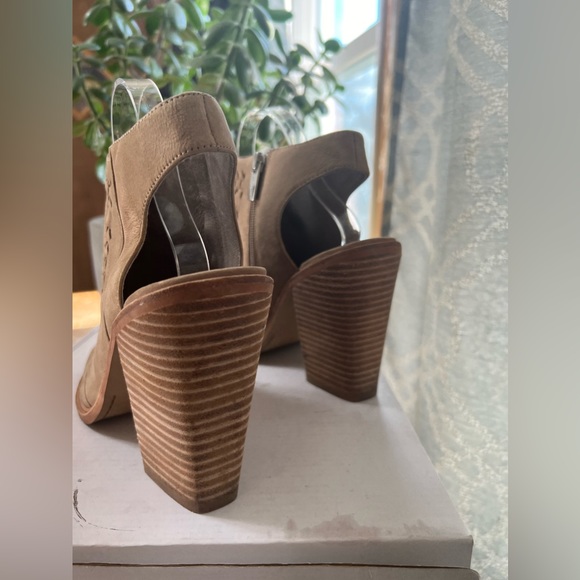 VINCE CAMUTO Katri Leather Woven Ankle Bootie - Size 9.5 - Picture 4 of 11